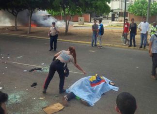 Camión arrolla a estudiante de la URU. El estudiante murió y hay también varios heridos #15Jun #Venezuela