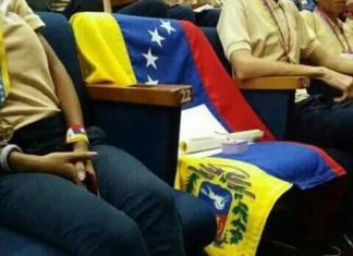 Esas sillas vacías por Carolina Jaimes Branger