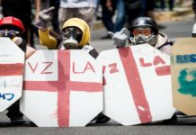 Calles sangran por el sueño de la juventud