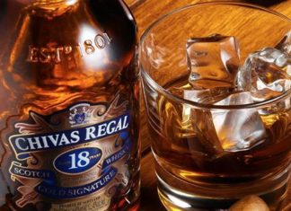 La ciencia te explica por qué debes ponerle agua al whisky para que sepa mejor