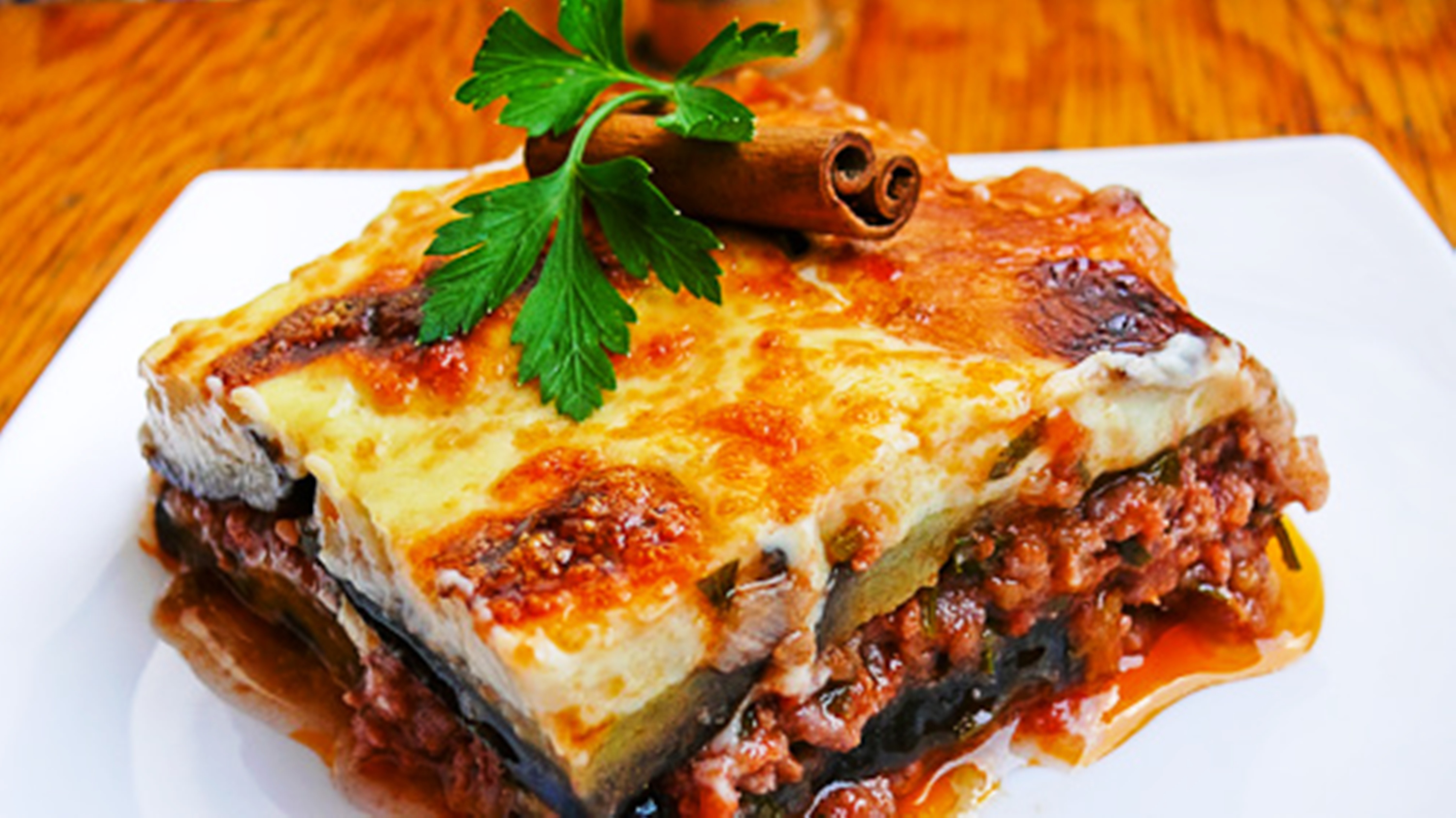 Mousaka, un Emblema de la Cocina Griega - Orbi News