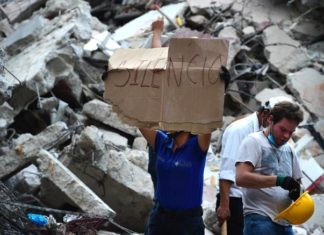México se centra en encontrar nuevos supervivientes del terremoto tras confirmar 225 muertos