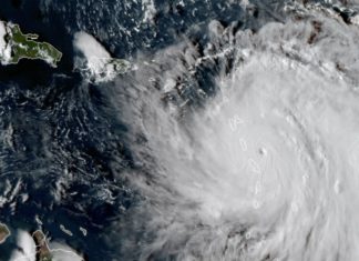 Huracán María pone en alerta a EEUU