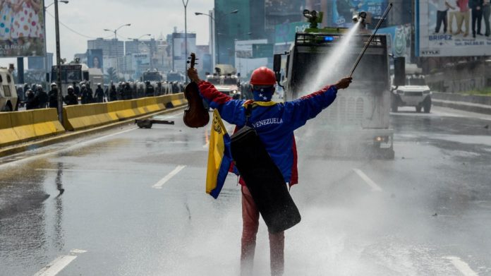 Wuilly-Arteaga-Violinista-de-las-Protestas