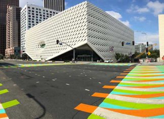 Cruzar la calle sobre un Cruz-Diez, ahora en Los Ángeles