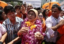 La musulmana Halimah Yacob se convierte en la primera presidenta de Singapur