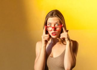 Las personas más inteligentes tienen mayor probabilidad de juzgar mal a los demás