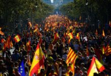#España Un millón de personas marchan en Barcelona contra la independencia de Cataluña