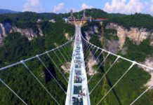 China: El puente de cristal que se “rompe” a tu paso (VIDEO)