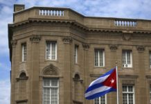 EE.UU. expulsa a 15 diplomáticos cubanos para presionar en la investigación del ataque acústico