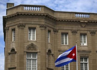 EE.UU. expulsa a 15 diplomáticos cubanos para presionar en la investigación del ataque acústico