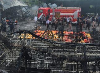 Decenas de muertos en la explosión de una fábrica de fuegos artificiales en Indonesia