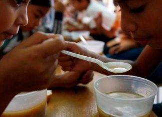 Alrededor de 300.000 niños podrían morir por desnutrición en Venezuela, según Caritas