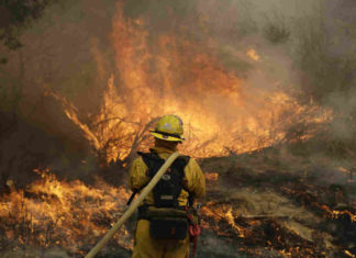 Incendios dejan 36 muertos y 90 mil desplazados en California