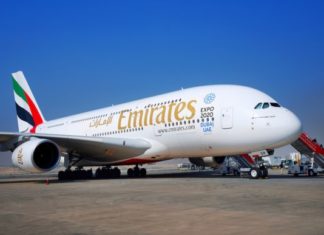 Video de Youtube: Mira el arriesgado aterrizaje del avión más grande del mundo