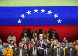 La Eurocámara premia a la oposición venezolana en plena crisis