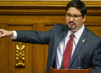 #ULTIMAHORA Freddy Guevara ingresó a la embajada chilena en Caracas pidiendo protección