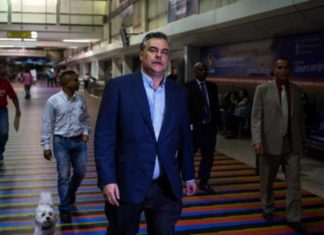 El embajador español en Venezuela llega a Madrid tras su expulsión