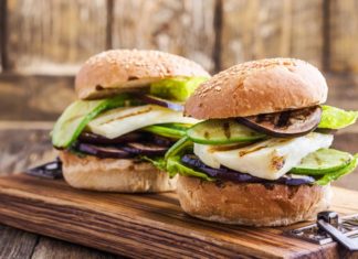 Logran crear alimentos veganos que simulan el sabor y textura del queso y la leche animal