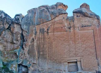 La misteriosa y milenaria Ciudad de Midas: monumentales fachadas y sorprendentes inscripciones labradas en la roca