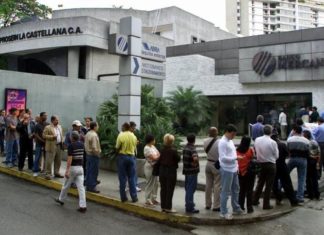 Tres jubilados mueren cuando hacían cola para cobrar su pensión en Venezuela