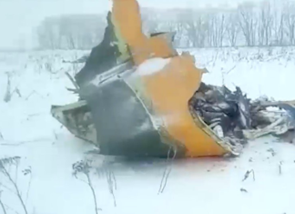 Accidente de avión en Moscú: se estrella un aparato con 71 personas a bordo