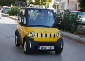 Es griego: “Kaiei” (Kei que significa Quema), tan sólo 1 euro por cada 100 Km y se estaciona en apenas un puesto cúbico