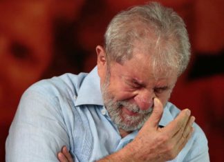 Lula termina en Curitiba una gira marcada por pedradas y balazos