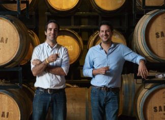 Dos venezolanos introducen el ron en Camboya