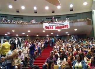 ¡A CASA LLENA! Así de “abarrotado” quedó el Aula Magna de la UCV en el encuentro “Venezuela Unida No Se Rinde” (+Fotos)