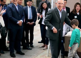 Colombia: Álvaro Uribe se convierte en el senador más votado en la historia del país