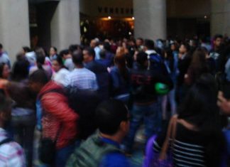 Ciudadanos pernoctaron frente al Consulado de Chile en Caracas y Bolívar