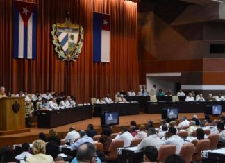 Raúl Castro encabeza comisión para reformar Constitución de Cuba