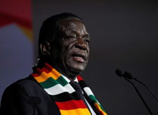 El presidente de Zimbabue sale ileso de un atentado en un mitin electoral