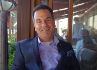 El hombre que se ganó la lotería y la invierte en fomentar la paz en Medio Oriente