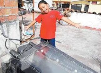 Una niña mexicana gana un premio de ciencia nuclear por crear un calentador solar de agua
