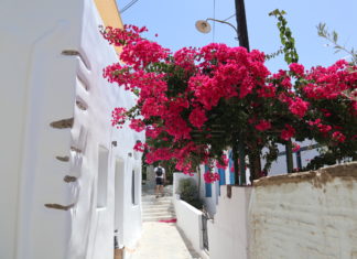 Tinos (Tenos):  la cara oculta de la madre de artesanos  y artistas del mármol por  Thaleia