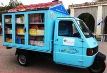 Una librería sobre ruedas esparce amor por la lectura