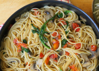 Linguini con Pechugas de Pollo al Curry, Julio César