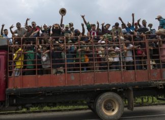 Desaparecen en México dos camiones llenos de migrantes de la caravana