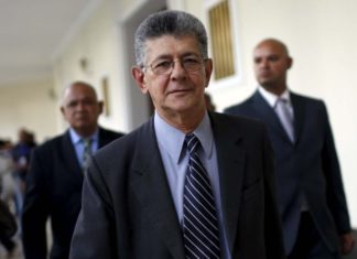 Operan a Ramos Allup tras sufrir un traumatismo “ocasionado por un golpe”