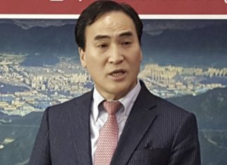 Interpol elige a surcoreano presidente en un revés a Rusia